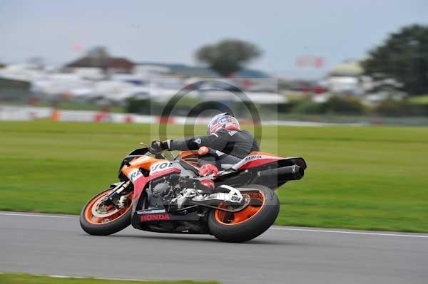 Motorcycle action photographs;Ty croes;anglesey;anglesey photographs;event digital images;eventdigitalimages;no limits trackday;peter wileman photography;trac mon;trackday;trackday digital images;trackday photos