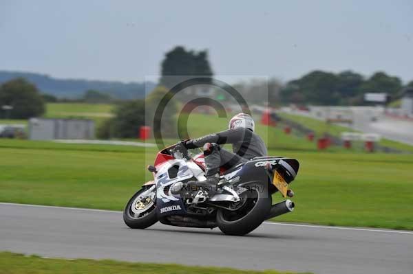 Motorcycle action photographs;Ty croes;anglesey;anglesey photographs;event digital images;eventdigitalimages;no limits trackday;peter wileman photography;trac mon;trackday;trackday digital images;trackday photos