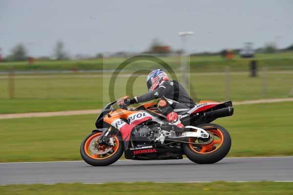 Motorcycle action photographs;Ty croes;anglesey;anglesey photographs;event digital images;eventdigitalimages;no limits trackday;peter wileman photography;trac mon;trackday;trackday digital images;trackday photos