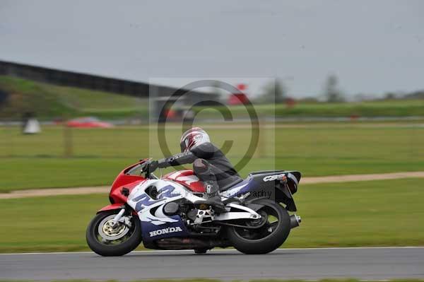 Motorcycle action photographs;Ty croes;anglesey;anglesey photographs;event digital images;eventdigitalimages;no limits trackday;peter wileman photography;trac mon;trackday;trackday digital images;trackday photos