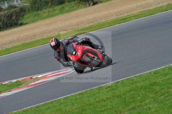 Motorcycle action photographs;Ty croes;anglesey;anglesey photographs;event digital images;eventdigitalimages;no limits trackday;peter wileman photography;trac mon;trackday;trackday digital images;trackday photos