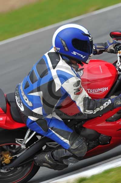 Motorcycle action photographs;Ty croes;anglesey;anglesey photographs;event digital images;eventdigitalimages;no limits trackday;peter wileman photography;trac mon;trackday;trackday digital images;trackday photos