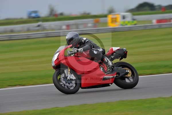 Motorcycle action photographs;Ty croes;anglesey;anglesey photographs;event digital images;eventdigitalimages;no limits trackday;peter wileman photography;trac mon;trackday;trackday digital images;trackday photos