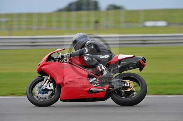 Motorcycle action photographs;Ty croes;anglesey;anglesey photographs;event digital images;eventdigitalimages;no limits trackday;peter wileman photography;trac mon;trackday;trackday digital images;trackday photos