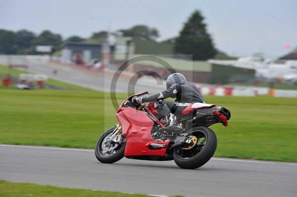 Motorcycle action photographs;Ty croes;anglesey;anglesey photographs;event digital images;eventdigitalimages;no limits trackday;peter wileman photography;trac mon;trackday;trackday digital images;trackday photos