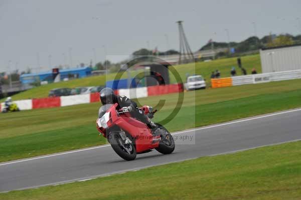 Motorcycle action photographs;Ty croes;anglesey;anglesey photographs;event digital images;eventdigitalimages;no limits trackday;peter wileman photography;trac mon;trackday;trackday digital images;trackday photos