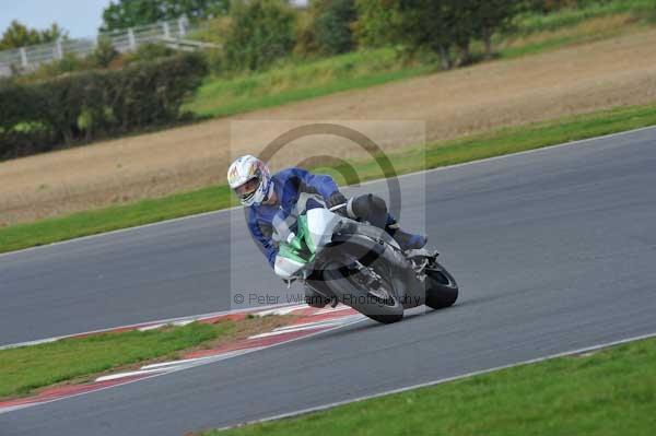 Motorcycle action photographs;Ty croes;anglesey;anglesey photographs;event digital images;eventdigitalimages;no limits trackday;peter wileman photography;trac mon;trackday;trackday digital images;trackday photos