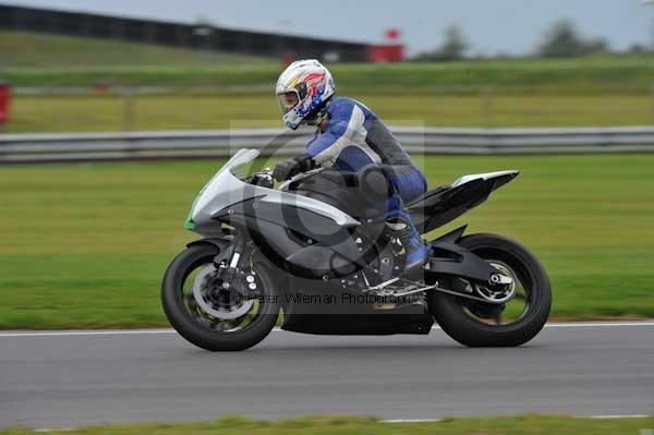 Motorcycle action photographs;Ty croes;anglesey;anglesey photographs;event digital images;eventdigitalimages;no limits trackday;peter wileman photography;trac mon;trackday;trackday digital images;trackday photos