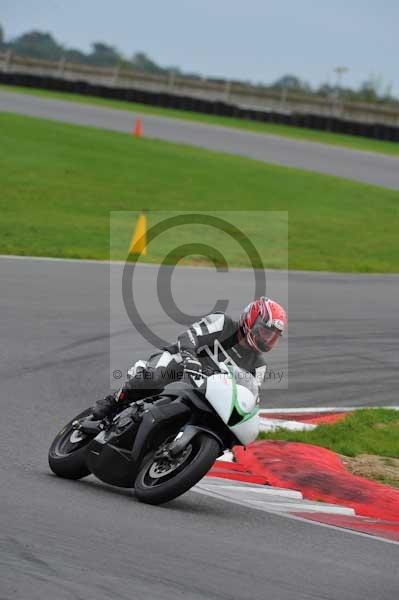 Motorcycle action photographs;Ty croes;anglesey;anglesey photographs;event digital images;eventdigitalimages;no limits trackday;peter wileman photography;trac mon;trackday;trackday digital images;trackday photos