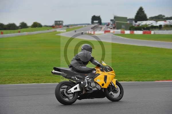 Motorcycle action photographs;Ty croes;anglesey;anglesey photographs;event digital images;eventdigitalimages;no limits trackday;peter wileman photography;trac mon;trackday;trackday digital images;trackday photos