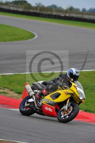 Motorcycle action photographs;Ty croes;anglesey;anglesey photographs;event digital images;eventdigitalimages;no limits trackday;peter wileman photography;trac mon;trackday;trackday digital images;trackday photos