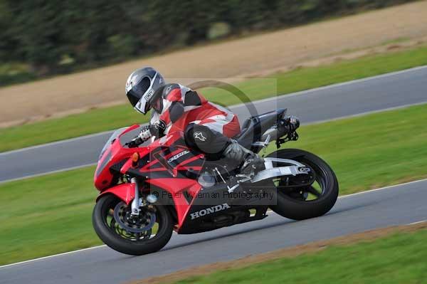 Motorcycle action photographs;Ty croes;anglesey;anglesey photographs;event digital images;eventdigitalimages;no limits trackday;peter wileman photography;trac mon;trackday;trackday digital images;trackday photos