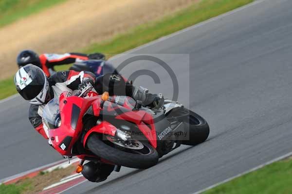 Motorcycle action photographs;Ty croes;anglesey;anglesey photographs;event digital images;eventdigitalimages;no limits trackday;peter wileman photography;trac mon;trackday;trackday digital images;trackday photos