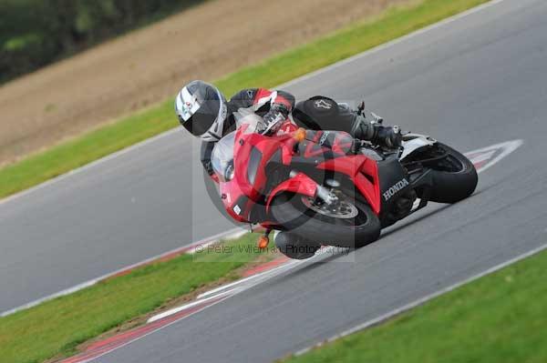 Motorcycle action photographs;Ty croes;anglesey;anglesey photographs;event digital images;eventdigitalimages;no limits trackday;peter wileman photography;trac mon;trackday;trackday digital images;trackday photos