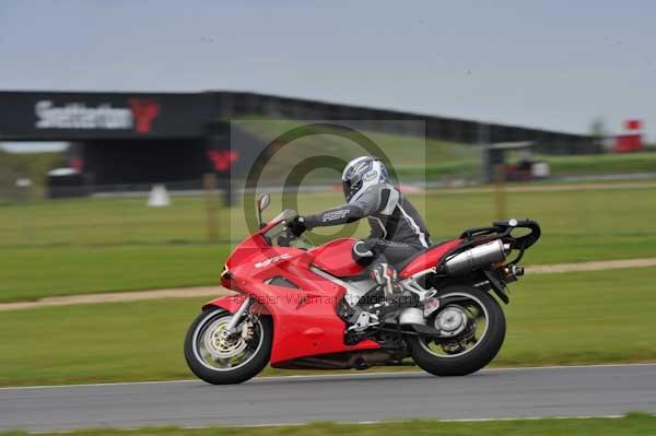 Motorcycle action photographs;Ty croes;anglesey;anglesey photographs;event digital images;eventdigitalimages;no limits trackday;peter wileman photography;trac mon;trackday;trackday digital images;trackday photos