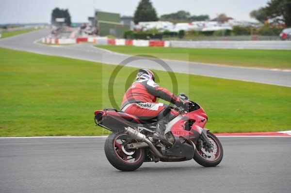 Motorcycle action photographs;Ty croes;anglesey;anglesey photographs;event digital images;eventdigitalimages;no limits trackday;peter wileman photography;trac mon;trackday;trackday digital images;trackday photos