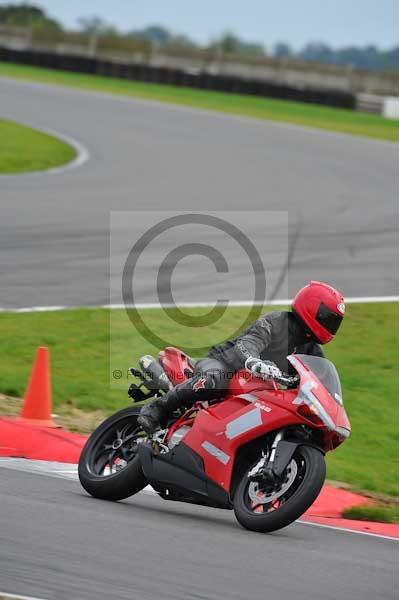 Motorcycle action photographs;Ty croes;anglesey;anglesey photographs;event digital images;eventdigitalimages;no limits trackday;peter wileman photography;trac mon;trackday;trackday digital images;trackday photos