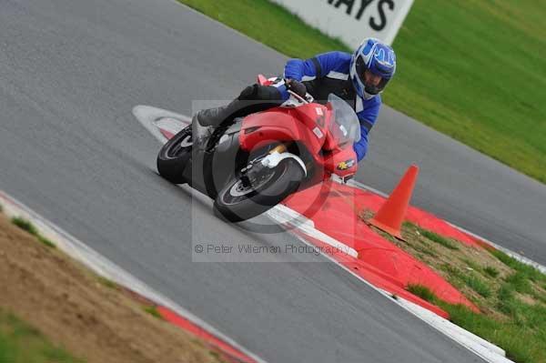 Motorcycle action photographs;Ty croes;anglesey;anglesey photographs;event digital images;eventdigitalimages;no limits trackday;peter wileman photography;trac mon;trackday;trackday digital images;trackday photos