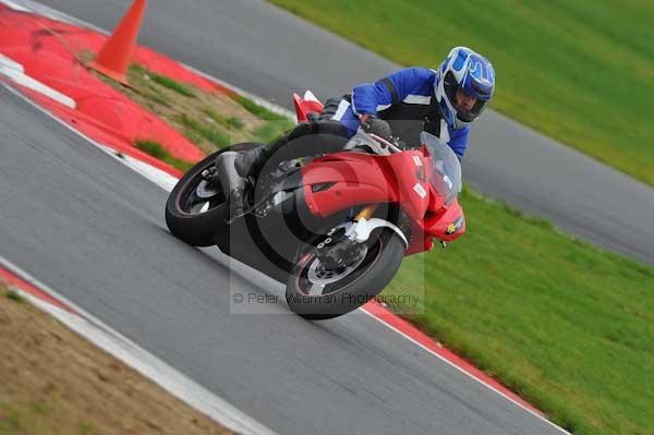 Motorcycle action photographs;Ty croes;anglesey;anglesey photographs;event digital images;eventdigitalimages;no limits trackday;peter wileman photography;trac mon;trackday;trackday digital images;trackday photos