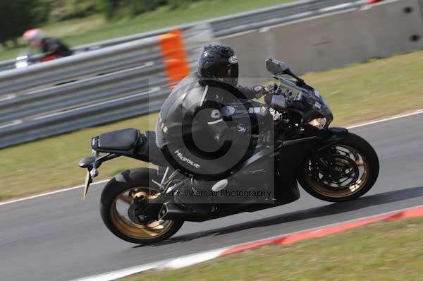 enduro digital images, endurodigitalimages, event digital images, eventdigitalimages, no limits, peter wileman photography, racing digital images, trackday digital images, trackday photos, vmcc banbury run