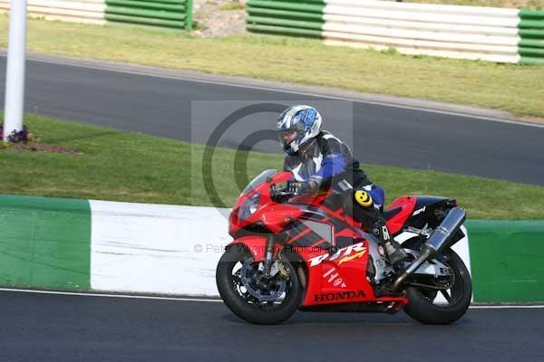 enduro digital images, endurodigitalimages, event digital images, eventdigitalimages, no limits, peter wileman photography, racing digital images, trackday digital images, trackday photos, vmcc banbury run