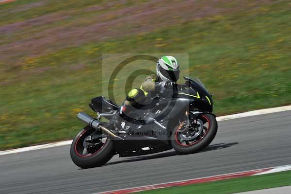 enduro digital images, endurodigitalimages, event digital images, eventdigitalimages, no limits, peter wileman photography, racing digital images, trackday digital images, trackday photos, vmcc banbury run