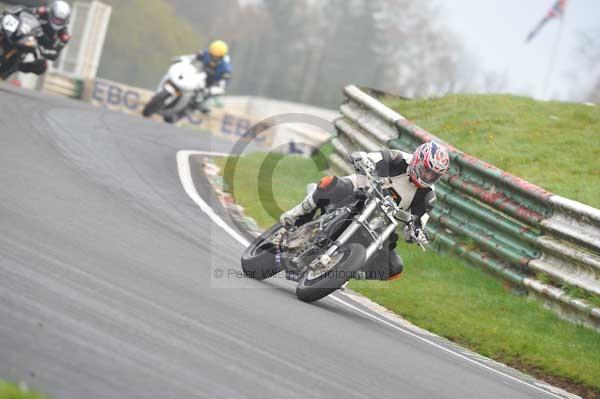 Mallory park Leicestershire;Mallory park photographs;Motorcycle action photographs;event digital images;eventdigitalimages;mallory park;no limits trackday;peter wileman photography;trackday;trackday digital images;trackday photos