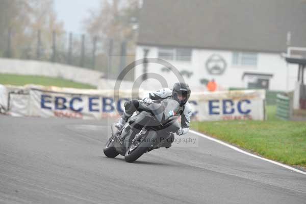 Mallory park Leicestershire;Mallory park photographs;Motorcycle action photographs;event digital images;eventdigitalimages;mallory park;no limits trackday;peter wileman photography;trackday;trackday digital images;trackday photos