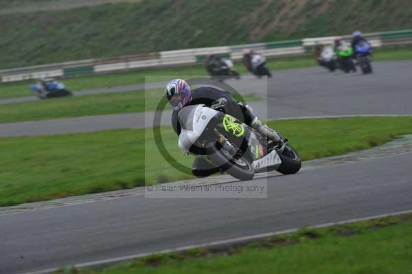 Mallory park Leicestershire;Mallory park photographs;Motorcycle action photographs;event digital images;eventdigitalimages;mallory park;no limits trackday;peter wileman photography;trackday;trackday digital images;trackday photos