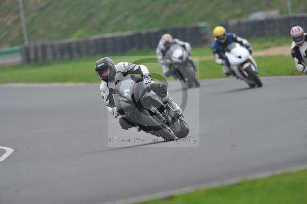 Mallory park Leicestershire;Mallory park photographs;Motorcycle action photographs;event digital images;eventdigitalimages;mallory park;no limits trackday;peter wileman photography;trackday;trackday digital images;trackday photos