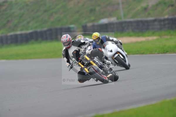 Mallory park Leicestershire;Mallory park photographs;Motorcycle action photographs;event digital images;eventdigitalimages;mallory park;no limits trackday;peter wileman photography;trackday;trackday digital images;trackday photos