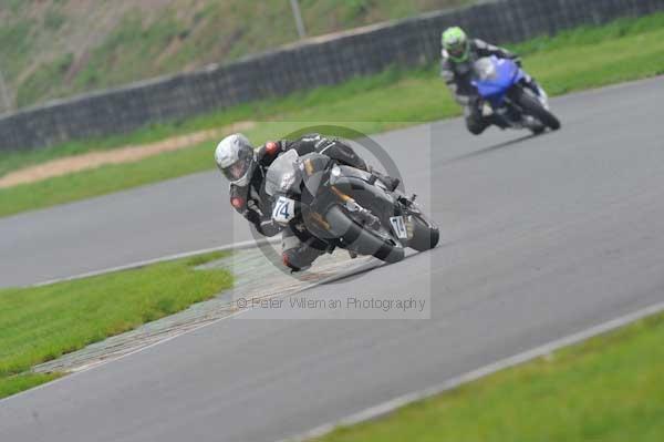 Mallory park Leicestershire;Mallory park photographs;Motorcycle action photographs;event digital images;eventdigitalimages;mallory park;no limits trackday;peter wileman photography;trackday;trackday digital images;trackday photos