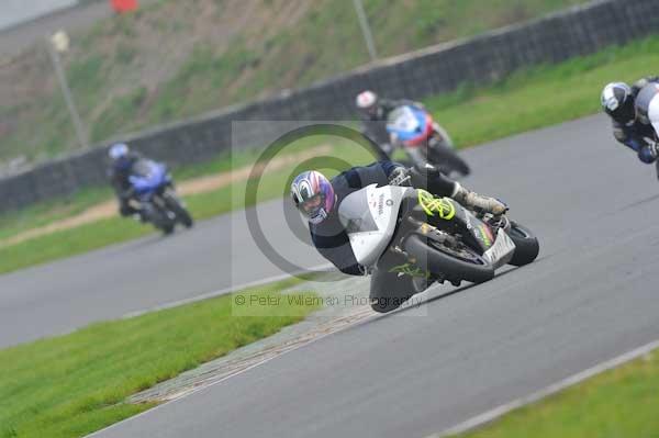 Mallory park Leicestershire;Mallory park photographs;Motorcycle action photographs;event digital images;eventdigitalimages;mallory park;no limits trackday;peter wileman photography;trackday;trackday digital images;trackday photos