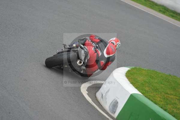 Mallory park Leicestershire;Mallory park photographs;Motorcycle action photographs;event digital images;eventdigitalimages;mallory park;no limits trackday;peter wileman photography;trackday;trackday digital images;trackday photos