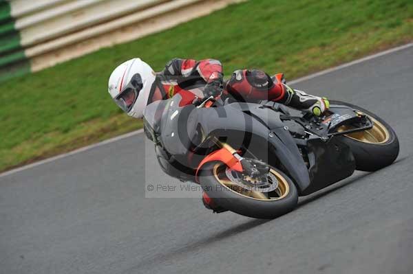 Mallory park Leicestershire;Mallory park photographs;Motorcycle action photographs;event digital images;eventdigitalimages;mallory park;no limits trackday;peter wileman photography;trackday;trackday digital images;trackday photos