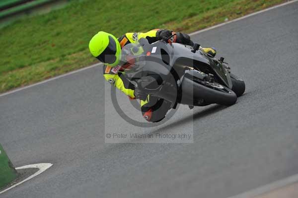 Mallory park Leicestershire;Mallory park photographs;Motorcycle action photographs;event digital images;eventdigitalimages;mallory park;no limits trackday;peter wileman photography;trackday;trackday digital images;trackday photos