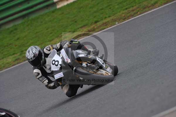 Mallory park Leicestershire;Mallory park photographs;Motorcycle action photographs;event digital images;eventdigitalimages;mallory park;no limits trackday;peter wileman photography;trackday;trackday digital images;trackday photos