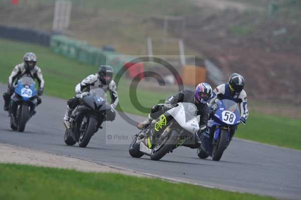 Mallory park Leicestershire;Mallory park photographs;Motorcycle action photographs;event digital images;eventdigitalimages;mallory park;no limits trackday;peter wileman photography;trackday;trackday digital images;trackday photos