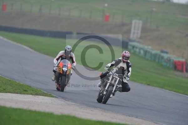 Mallory park Leicestershire;Mallory park photographs;Motorcycle action photographs;event digital images;eventdigitalimages;mallory park;no limits trackday;peter wileman photography;trackday;trackday digital images;trackday photos