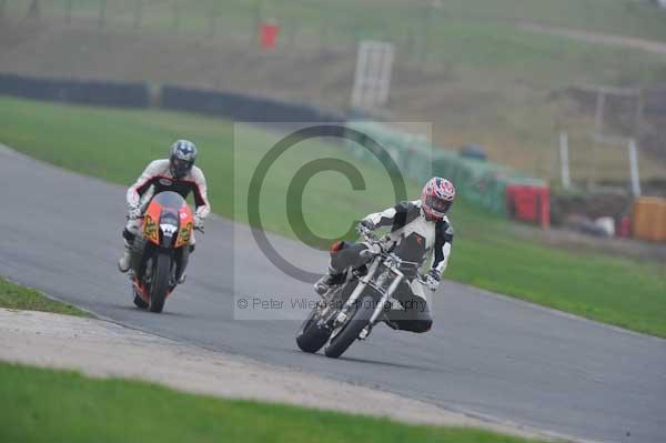 Mallory park Leicestershire;Mallory park photographs;Motorcycle action photographs;event digital images;eventdigitalimages;mallory park;no limits trackday;peter wileman photography;trackday;trackday digital images;trackday photos