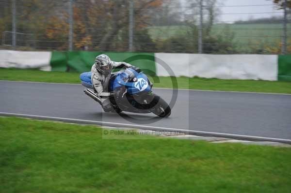 Mallory park Leicestershire;Mallory park photographs;Motorcycle action photographs;event digital images;eventdigitalimages;mallory park;no limits trackday;peter wileman photography;trackday;trackday digital images;trackday photos