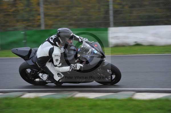 Mallory park Leicestershire;Mallory park photographs;Motorcycle action photographs;event digital images;eventdigitalimages;mallory park;no limits trackday;peter wileman photography;trackday;trackday digital images;trackday photos