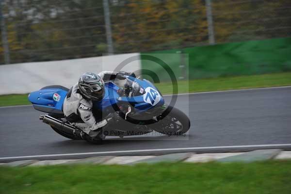 Mallory park Leicestershire;Mallory park photographs;Motorcycle action photographs;event digital images;eventdigitalimages;mallory park;no limits trackday;peter wileman photography;trackday;trackday digital images;trackday photos