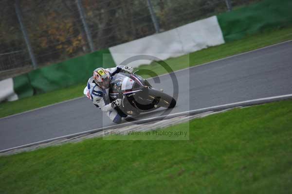 Mallory park Leicestershire;Mallory park photographs;Motorcycle action photographs;event digital images;eventdigitalimages;mallory park;no limits trackday;peter wileman photography;trackday;trackday digital images;trackday photos