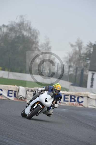 Mallory park Leicestershire;Mallory park photographs;Motorcycle action photographs;event digital images;eventdigitalimages;mallory park;no limits trackday;peter wileman photography;trackday;trackday digital images;trackday photos