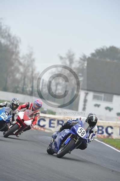 Mallory park Leicestershire;Mallory park photographs;Motorcycle action photographs;event digital images;eventdigitalimages;mallory park;no limits trackday;peter wileman photography;trackday;trackday digital images;trackday photos