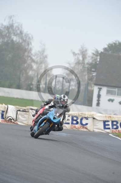 Mallory park Leicestershire;Mallory park photographs;Motorcycle action photographs;event digital images;eventdigitalimages;mallory park;no limits trackday;peter wileman photography;trackday;trackday digital images;trackday photos