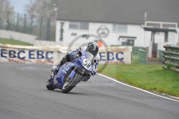 Mallory park Leicestershire;Mallory park photographs;Motorcycle action photographs;event digital images;eventdigitalimages;mallory park;no limits trackday;peter wileman photography;trackday;trackday digital images;trackday photos