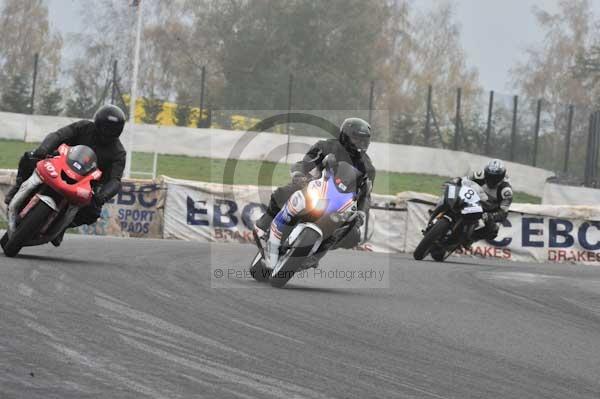 Mallory park Leicestershire;Mallory park photographs;Motorcycle action photographs;event digital images;eventdigitalimages;mallory park;no limits trackday;peter wileman photography;trackday;trackday digital images;trackday photos