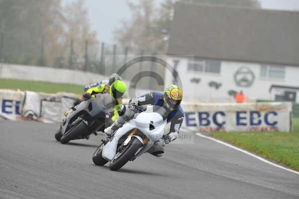 Mallory park Leicestershire;Mallory park photographs;Motorcycle action photographs;event digital images;eventdigitalimages;mallory park;no limits trackday;peter wileman photography;trackday;trackday digital images;trackday photos